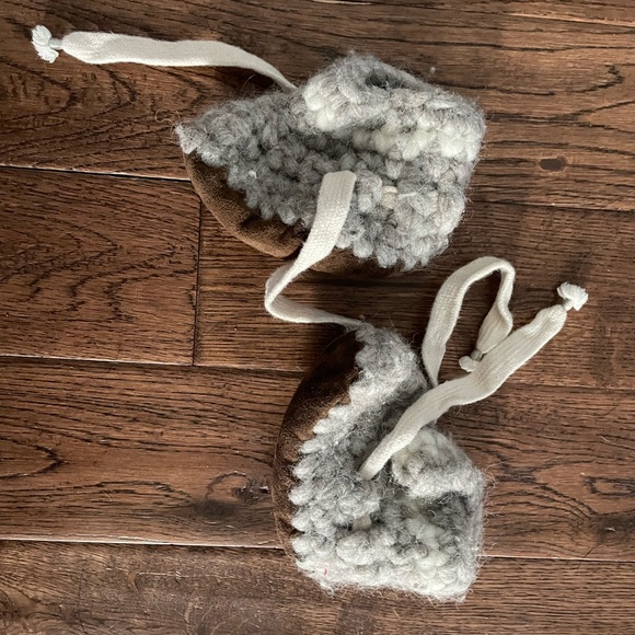 Warm and cozy baby booties! - Picture 3 of 6